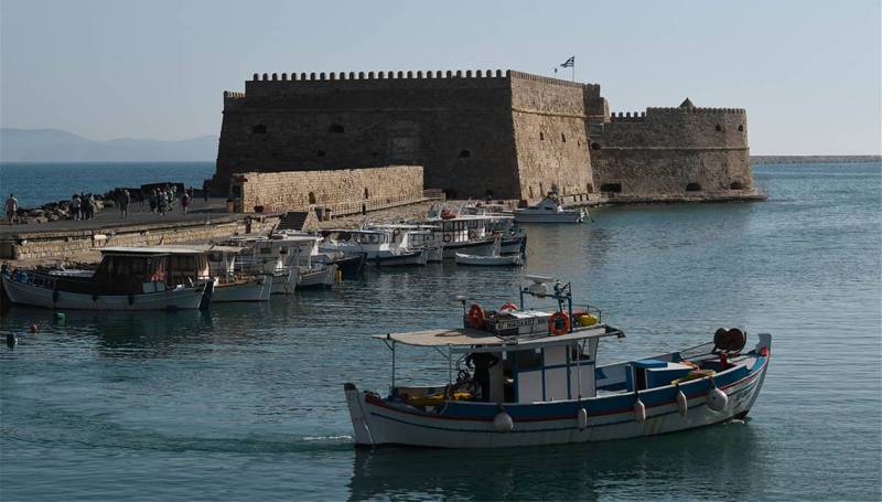 Πτώμα 45χρονης στο λιμενοβραχίονα του Ηρακλείου