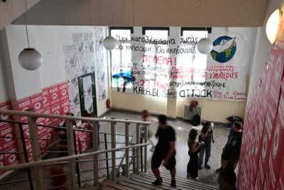 Επτά προσαγωγές και μία σύλληψη για την επίθεση στη Νομική Σχολή (βίντεο)