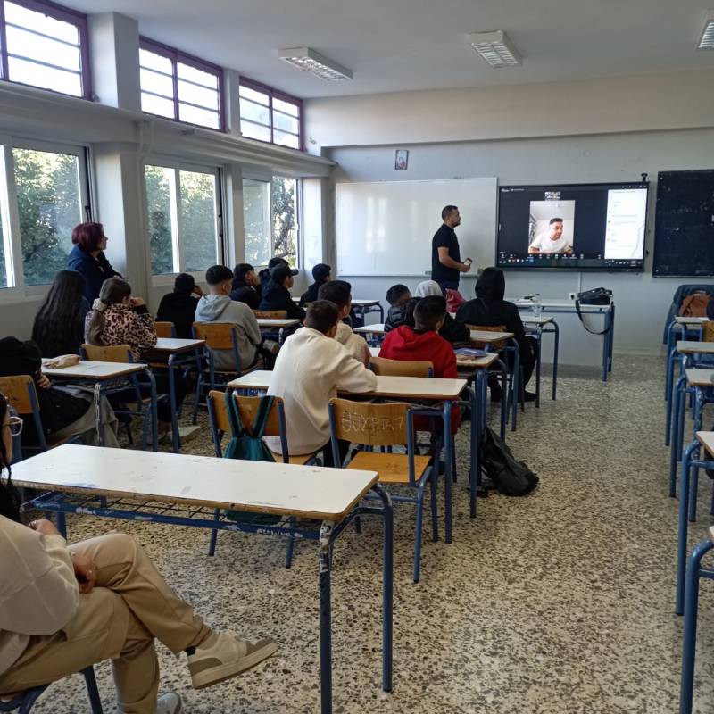 Ενημέρωση στο Γυμνάσιο Θουρίας για τη σχολική διαρροή των Ρομά