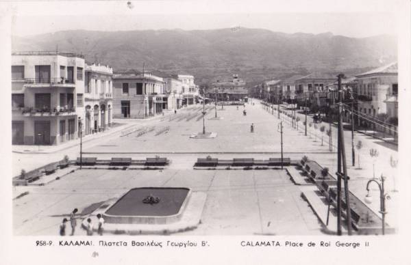 Η κεντρική πλατεία τη δεκαετία του 1950