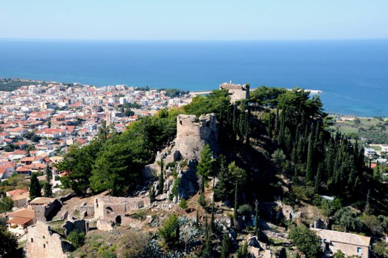 Εορταστικό ωράριο στα καταστήματα της Κυπαρισσίας