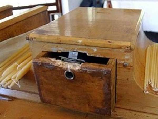Εκλεβε το παγκάρι και τον &quot;τσίμπησαν&quot; στη Βλαχέρνα
