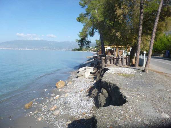 Διάβρωση της ακτής της Μικρής Μαντίνειας