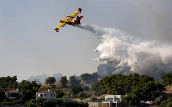 Υπό μερικό έλεγχο τέθηκε η φωτιά στο Ξυλόκαστρο