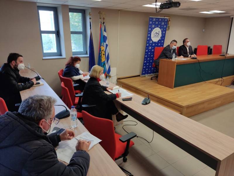 ΣΥΣΚΕΨΗ ΣΤΟ ΔΗΜΑΡΧΕΙΟ ΚΑΛΑΜΑΤΑΣ: Επιτάχυνση του ρυθμού υλοποίησης έργων ζήτησε ο Βασιλόπουλος