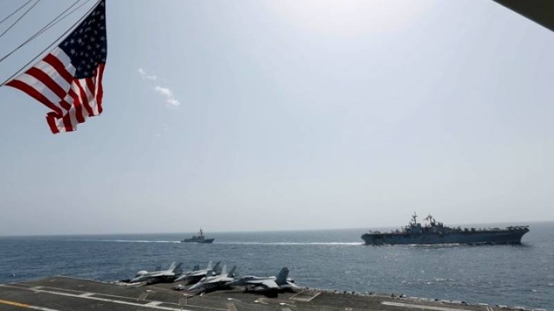 Το Πολεμικό Ναυτικό των ΗΠΑ ξεκινά από σήμερα να συνοδεύει πλοία που έχουν εγκλωβιστεί στα Στενά του Ορμούζ
