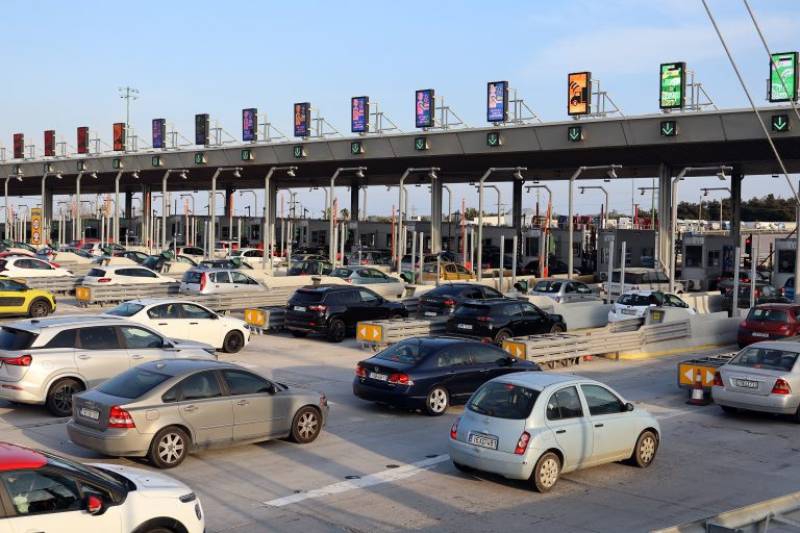 Επιστροφή των εκδρομέων: Κίνηση από τον Ισθμό μέχρι την Κακιά Σκάλα (βίντεο)