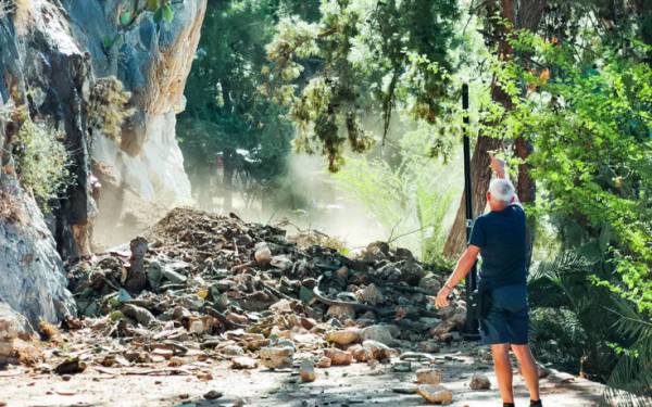 Μεγάλη κατολίσθηση στο Ναύπλιο (Βίντεο)