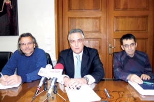 Πρόεδροι ελεύθερων επαγγελματιών: &quot;Οι βουλευτές να ανοίξουν το δικό τους κλειστό κλαμπ&quot;
