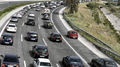 Επιστρέφει το δεύτερο κύμα των Αθηναίων από την έξοδο του Πάσχα - Αυξημένη κίνηση στην Αθηνών - Κορίνθου