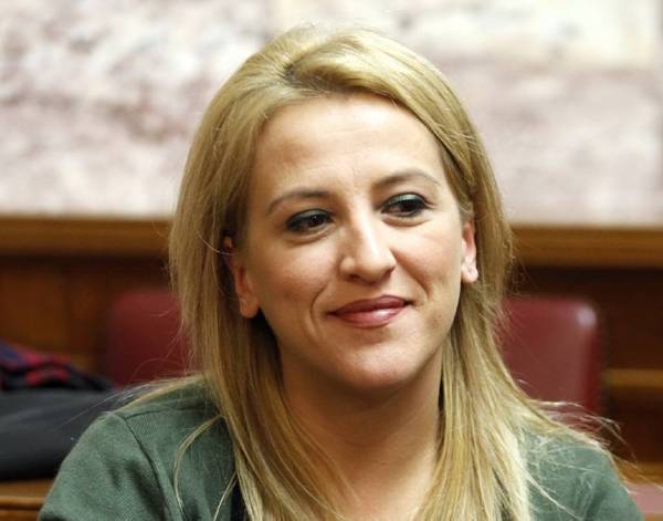 Δούρου, Κοζομπόλη και Καναβού παρουσιάζουν βιβλίο της Καραμεσίνη στην Καλαμάτα