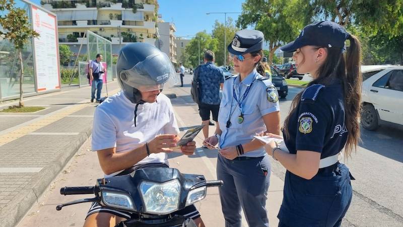 &quot;Μηδενική Ανοχή στη μη χρήση κράνους”: Ενημερωτική δράση από την Τροχαία Καλαμάτας (βίντεο-φωτογραφίες)