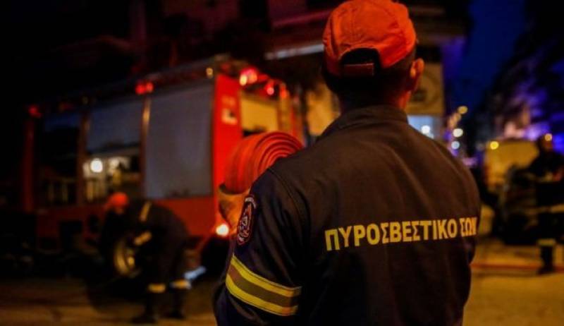 Εμπρηστική επίθεση με φωτοβολίδα σε σπίτι δημοσιογράφου στην Πεύκη