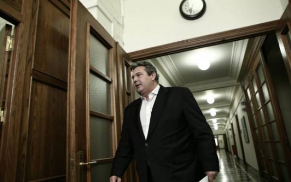 Ο Καμμένος ζητεί με αγωγή 2 εκατ. ευρώ από Θεοδωράκη και Πετρουλάκη