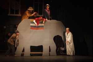 Kάθε Κυριακή στο ΔΗΠΕΘΕ Καλαμάτας: "Γύρος του κόσμου σε 80 μέρες" του Ιουλίου Βερν