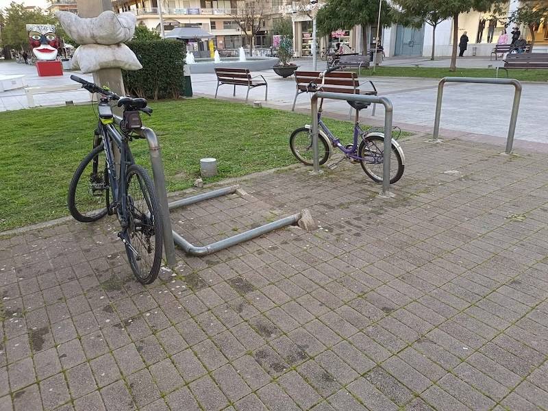 Στο έδαφος για μήνες