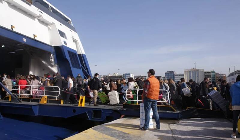 Τριήμερο Πρωτομαγιάς: Αυξημένη από σήμερα η επιβατική κίνηση από τα λιμάνια της Αττικής