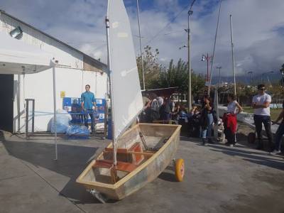 Καλαμάτα: Πλαστικά μπουκάλια νερού γίνονται ιστιοπλοϊκά σκάφη