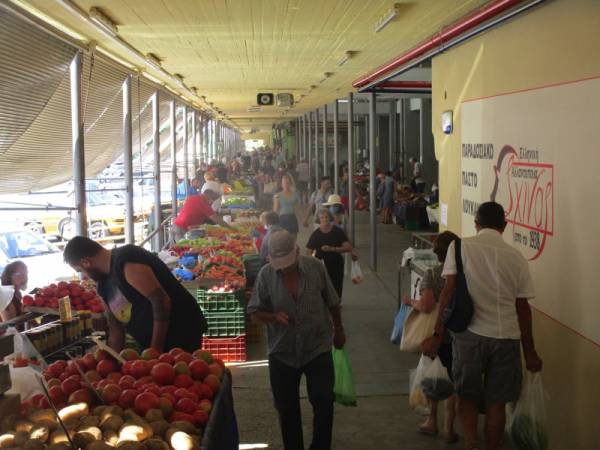 Μειωμένη η κίνηση στη λαϊκή της Καλαμάτας (βίντεο)