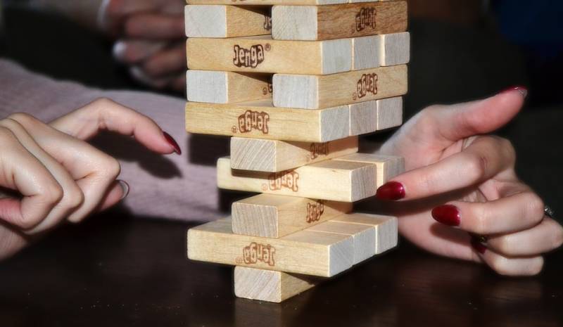 Ρητορικές υπερβολές σε ασταθές περιβάλλον