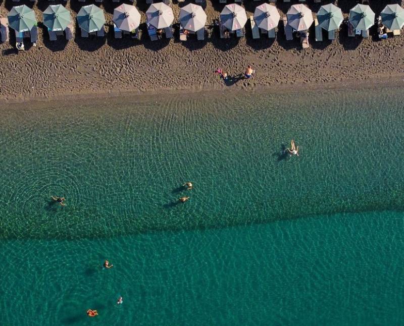 Ο μήνας για τα καλύτερα μπάνια...