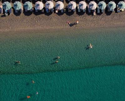 Ο μήνας για τα καλύτερα μπάνια...