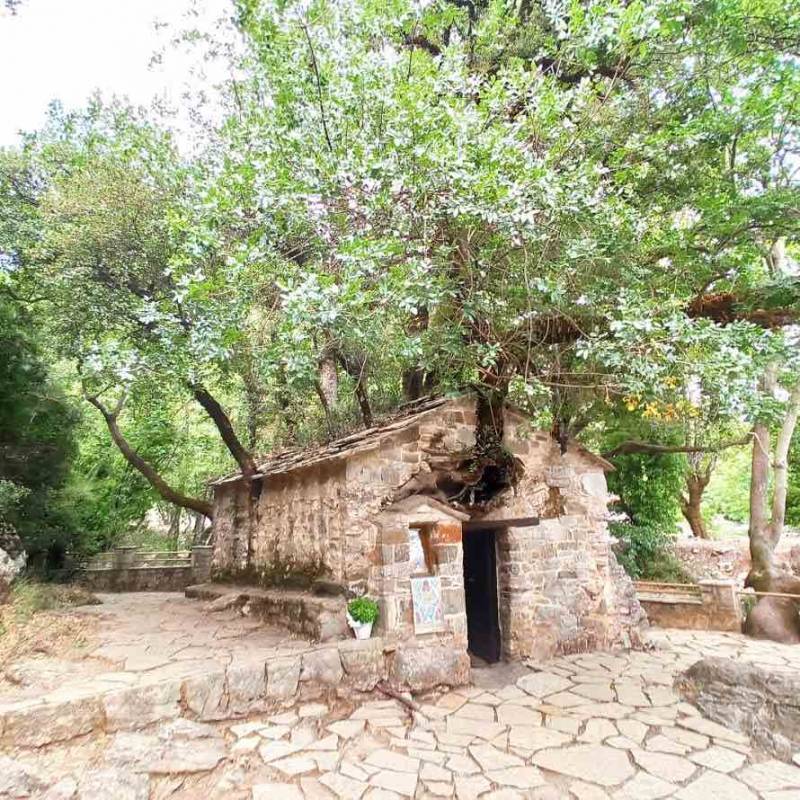 Παρέμβαση για τον δρόμο προς Αγία Θεοδώρα