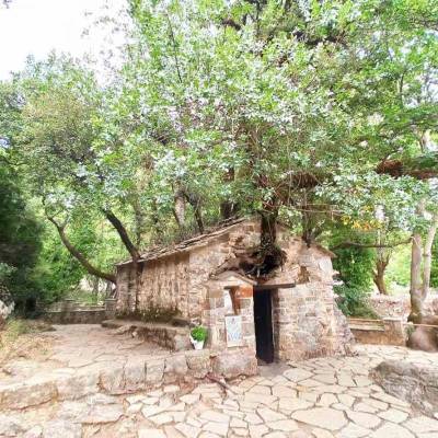 Παρέμβαση για τον δρόμο προς Αγία Θεοδώρα