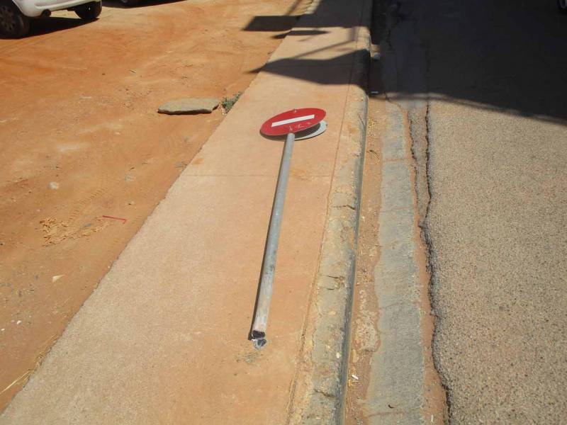 Πεσμένη πινακίδα