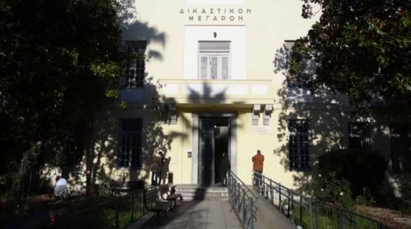 Βόλος: Καταδικάστηκε η πρώτη μητέρα που δεν έστελνε την κόρη της στο σχολείο (Βίντεο)