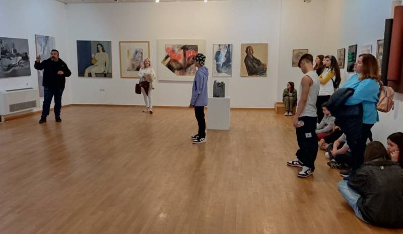 Μαθητές από τη Ναύπακτο στη Δημοτική Πινακοθήκη Καλαμάτας