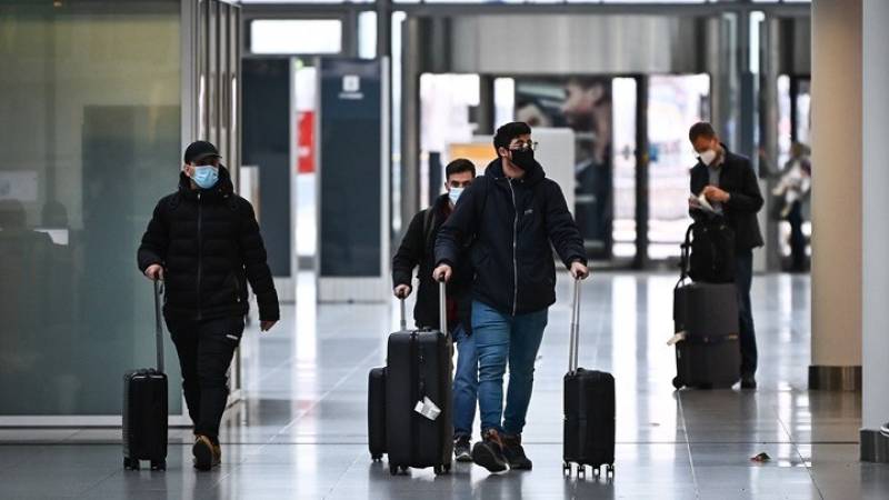 Ανησυχία για τη Μετάλλαξη Όμικρον: Το Ισραήλ κλείνει τα σύνορα - Νέα μέτρα στη Βρετανία