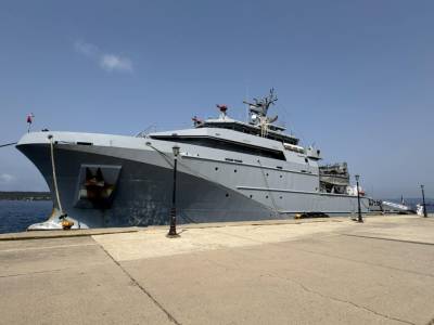 &quot;BSAM Seine&quot;: Γαλλικό πολεμικό πλοίο στο λιμάνι της Πύλου (φωτογραφίες)
