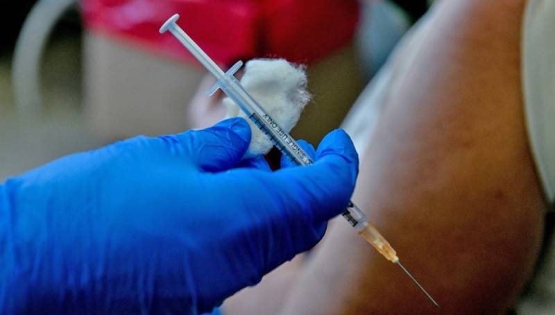 Εμβόλια για όλους: Ποιους αφορά η κυβερνητική πρωτοβουλία - Η ανακοίνωση του υπουργείου Υγείας