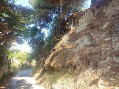 Επικίνδυνος δρόμος στις Τούρλες (φωτογραφίες)