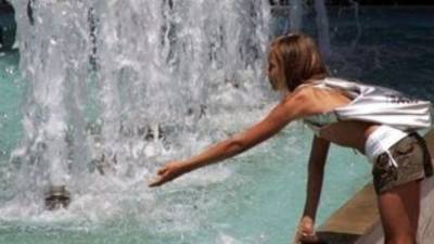 Καύσωνας έως και την Κυριακή με το θερμόμετρο να αγγίζει τους 43 βαθμούς