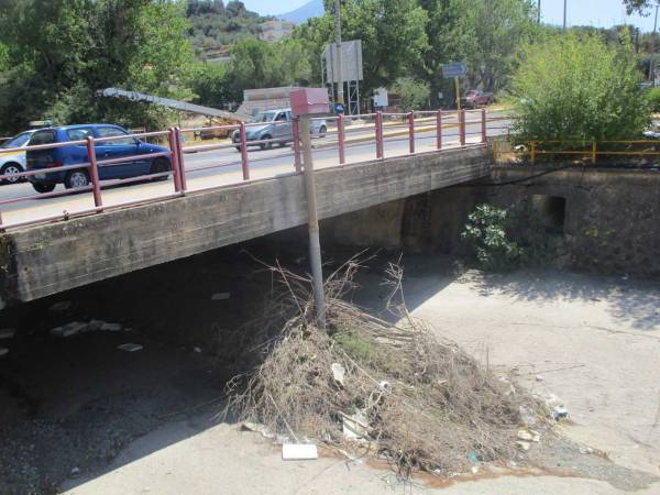 Τα κλαριά σκέπασαν τον μετρητή της στάθμης!