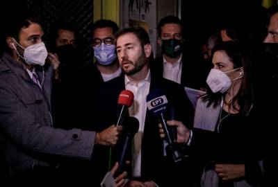 Εκλογές ΚΙΝΑΛ: Νικητές Ανδρουλάκης και συμμετοχή – Παίζει τα ρέστα του στον δεύτερο γύρο ο Παπανδρέου (βίντεο)