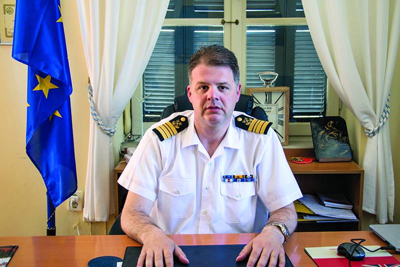 Ο λιμενάρχης Καλαμάτας Αντ. Δουμάνης στην “Ε”: Διαρκής προσπάθεια του Λιμενικού για  προστασία του θαλάσσιου περιβάλλοντος