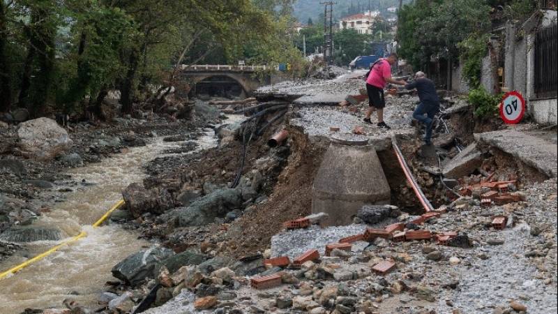 Σοβαρά προβλήματα στον Βόλο και την Εύβοια από την κακοκαιρία (βίντεο)