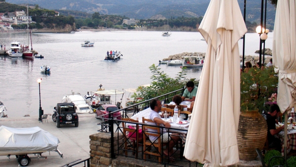 Ο πρωθυπουργός του Κατάρ &quot;έδεσε&quot; στη Φοινικούντα