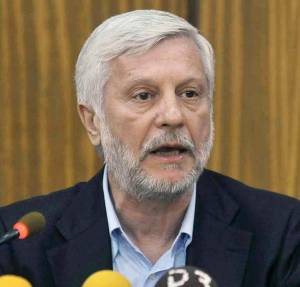 Πυρ ομαδόν πανταχόθεν με αμείλικτα ερωτήματα: "Να αποδείξει ότι δεν είναι ΚασΤατούλης"