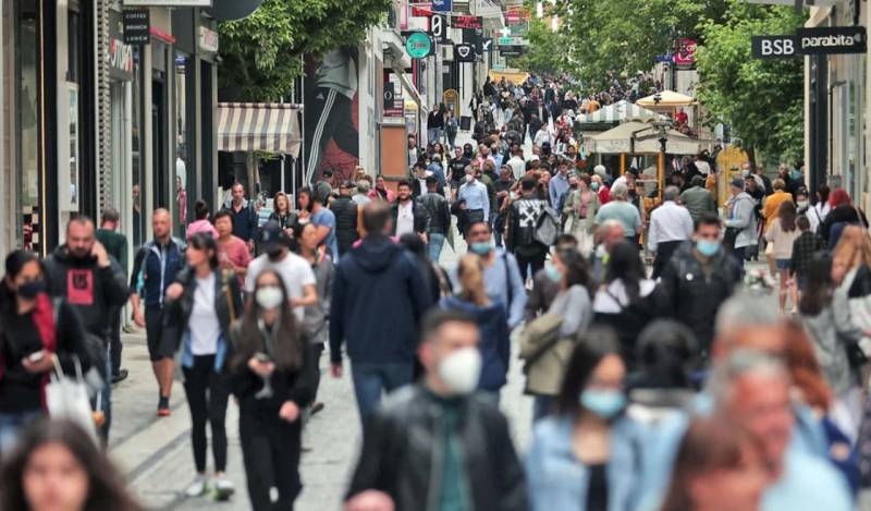 Έρευνα του Εμπορικού Συλλόγου Αθηνών: Ανάσα στην αγορά και αυξημένοι τζίροι από τις χειμερινές εκπτώσεις