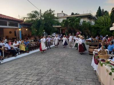 Πλήθος κόσμου στη γιορτή σταφυλιού και μούστου στο Μουζάκι (βίντεο-φωτογραφίες)