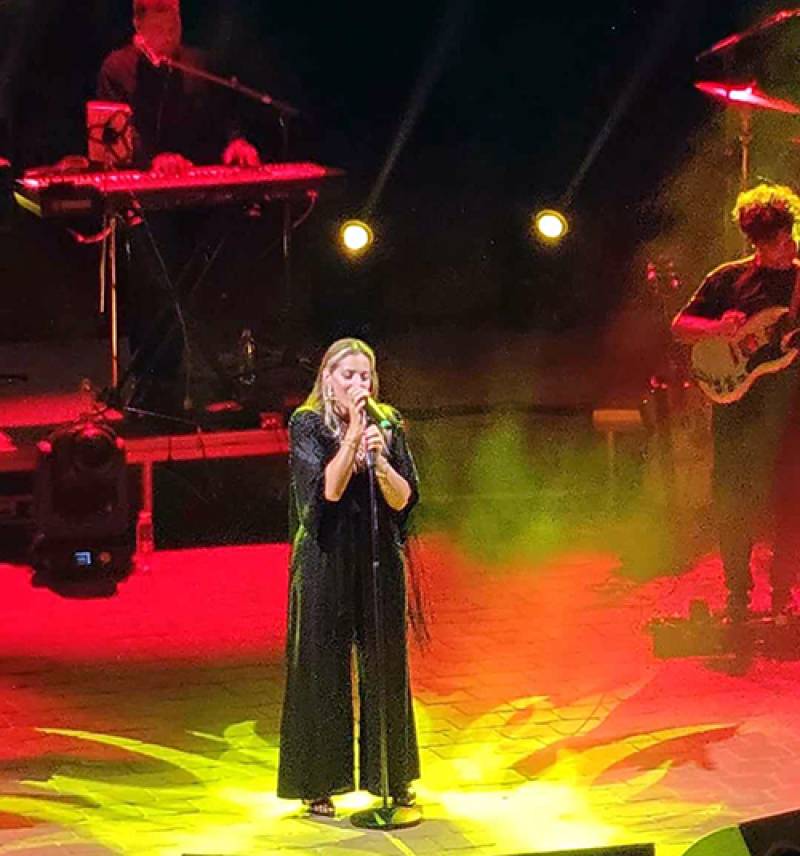 Η Νατάσσα Μποφίλιου στο Ανοιχτό Θέατρο Καλαμάτας