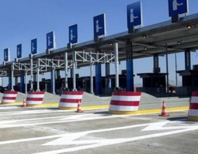 Δέκα συλλήψεις για φθορές στα διόδια Κιάτου