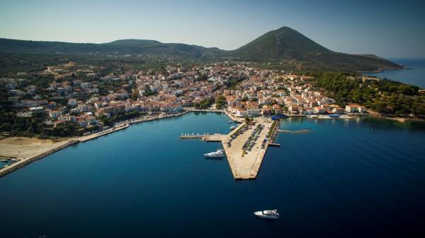 Μεσσηνία: Επιχείρηση απεγκλωβισμού παιδιού από αυτοκίνητο στην Πύλο