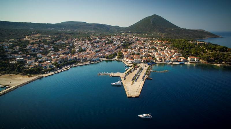 Μεσσηνία: Επιχείρηση απεγκλωβισμού παιδιού από αυτοκίνητο στην Πύλο