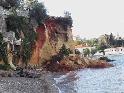 Νέα κατολίσθηση σε περιοχή της Αβίας