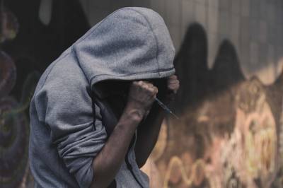 Καλαμάτα: Βαριές “καμπάνες” σε τσιγγάνους για τη μαύρη ηρωίνη